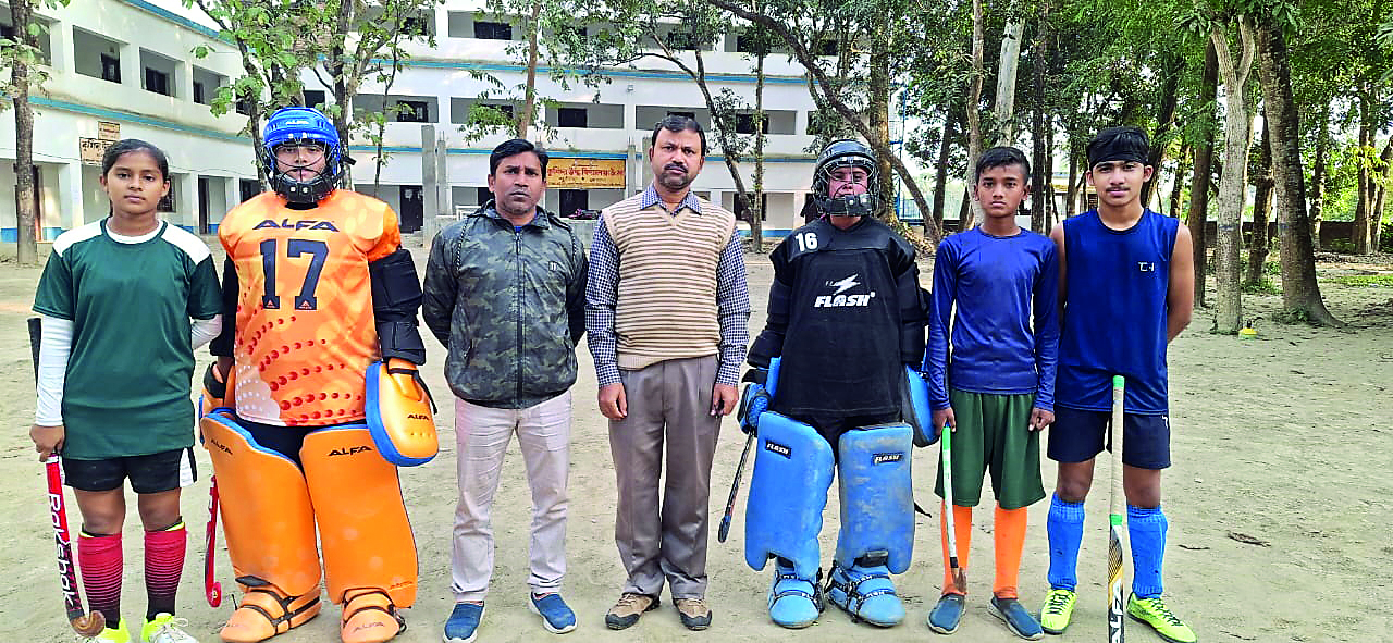 5 students of Malda school selected for Bengal hockey team 5 students of Malda school selected for Bengal hockey team