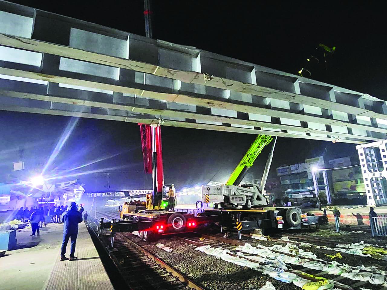 Foot overbridge girder launching work at Kalyani Railway Stn completed