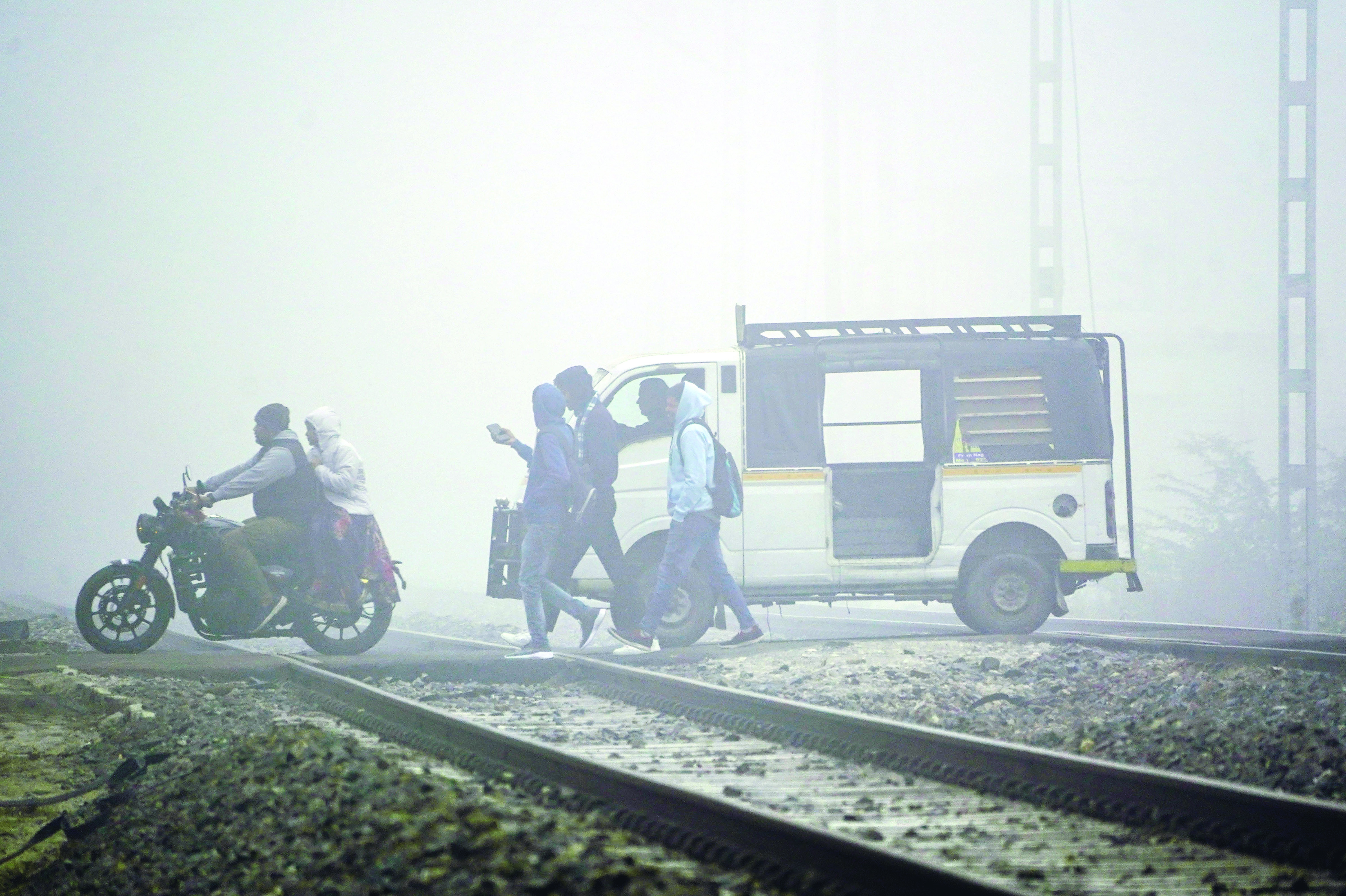 IMD Warns: Dense fog, severe cold to persist in North India