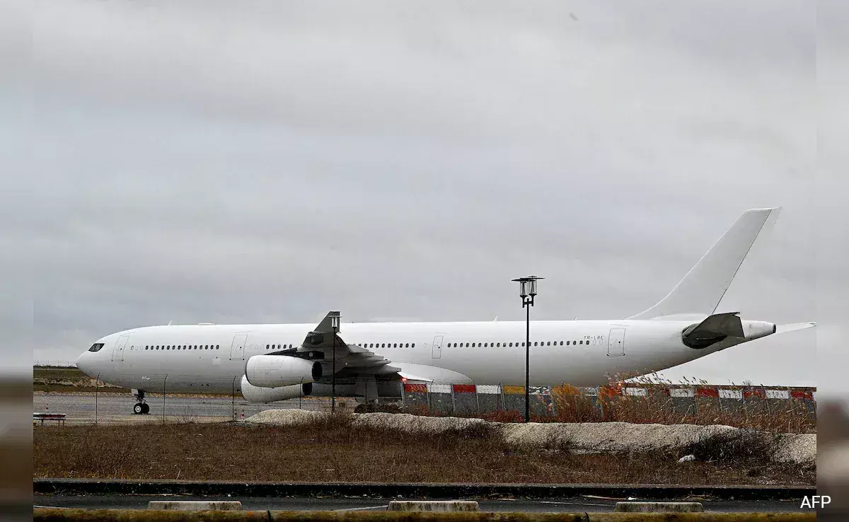 Airlines say they found loose parts in door panels during inspections of Boeing Max 9 jets