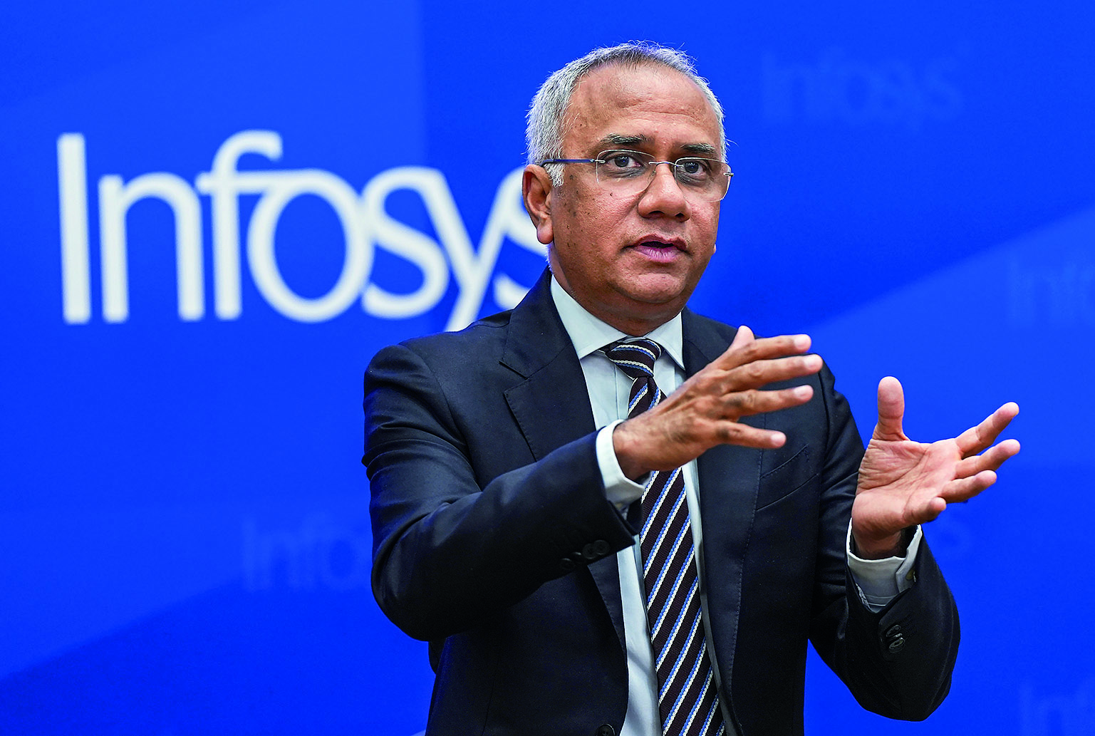 Infosys net profit declines 7.3% to `6,106 crore in Q3 Infosys net profit declines 7.3% to `6,106 crore in Q3