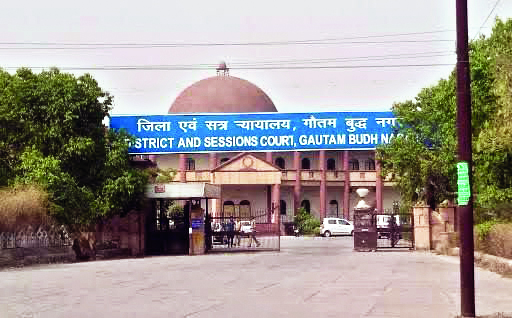 Undertrial slits throat inside Gr Noida courtroom and survives Undertrial slits throat inside Gr Noida courtroom and survives