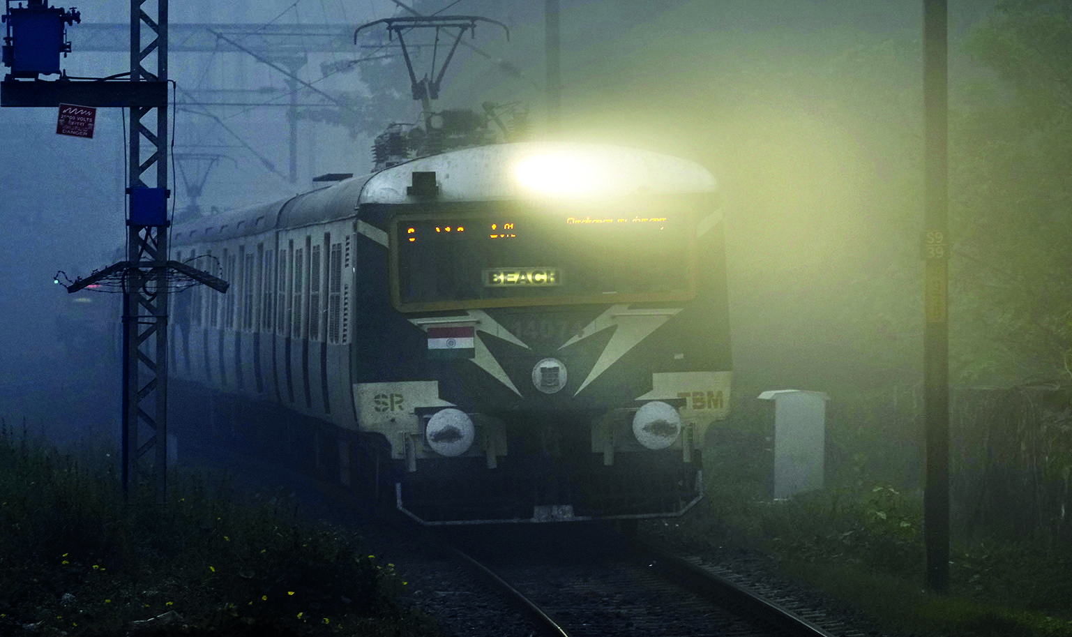 Blinding fog grips north India, disrupts travel