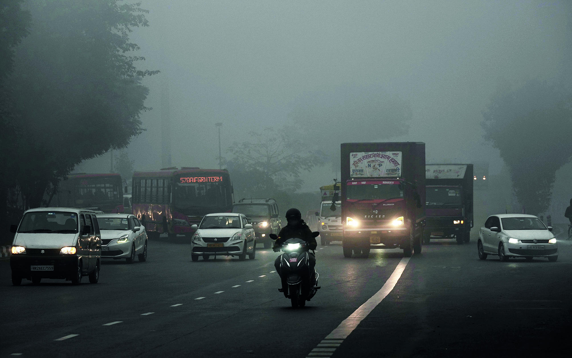 BS-III petrol, BS-IV diesel vehicles  banned as Delhi’s AQI plummets