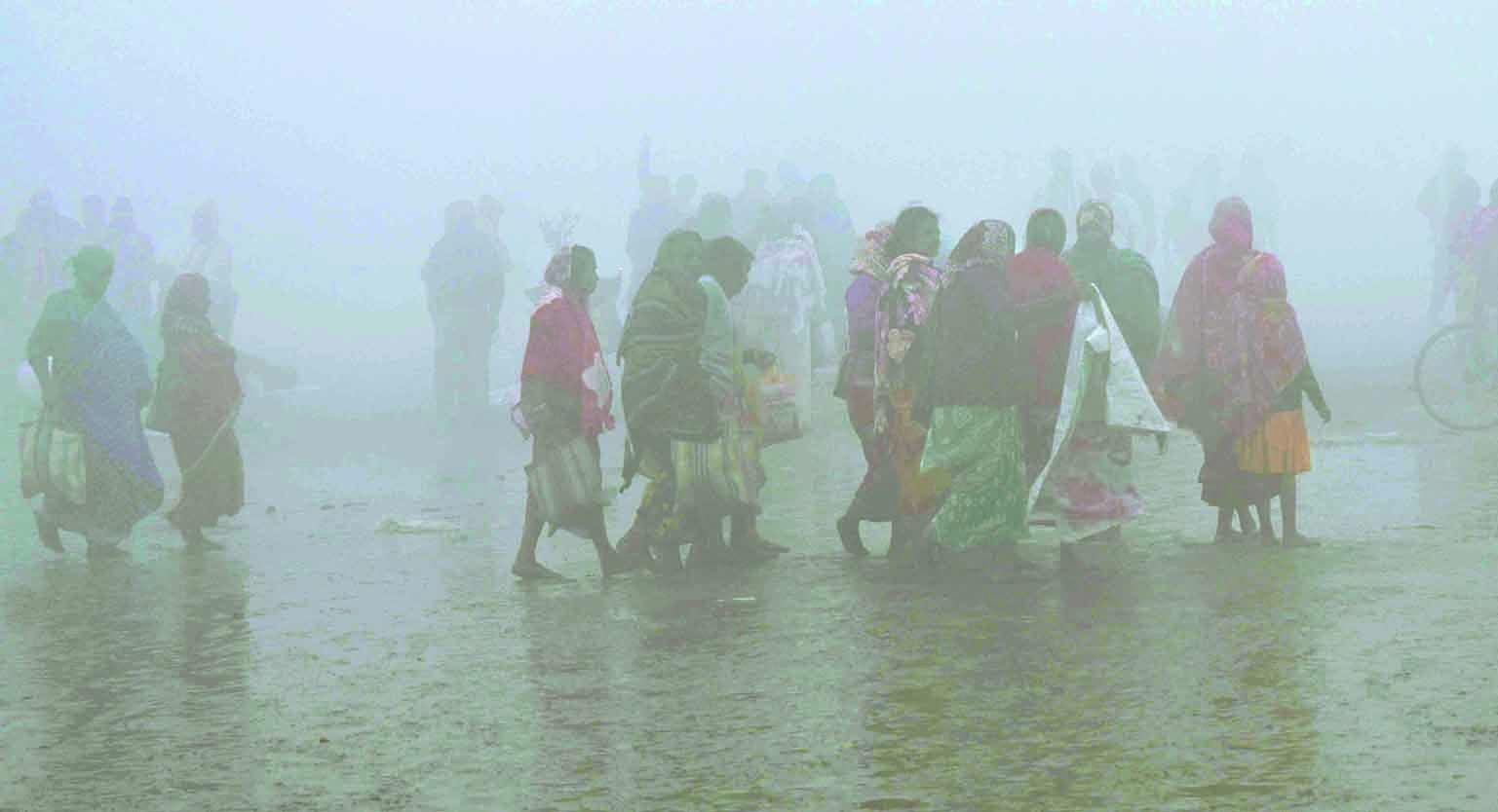 Dense fog hits flight, train & ferry services in city