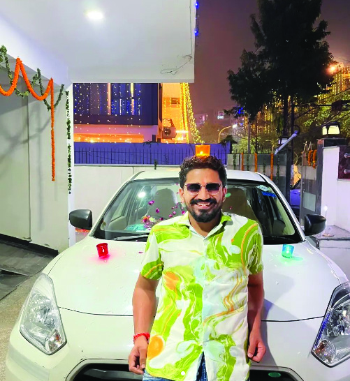 Noida cab driver who ditched corporate job hits top gear on social media!
