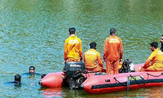 Six school students on picnic die as boat overturns in lake near Vadodara; several others missing