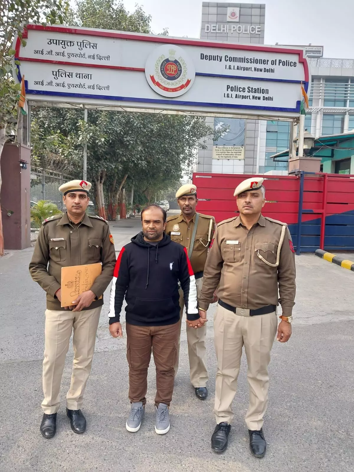 Bangalore Fraudster Behind Fake Visa Racket Apprehended by PS IGI Airport Team Bangalore Fraudster Behind Fake Visa Racket Apprehended by PS IGI Airport Team