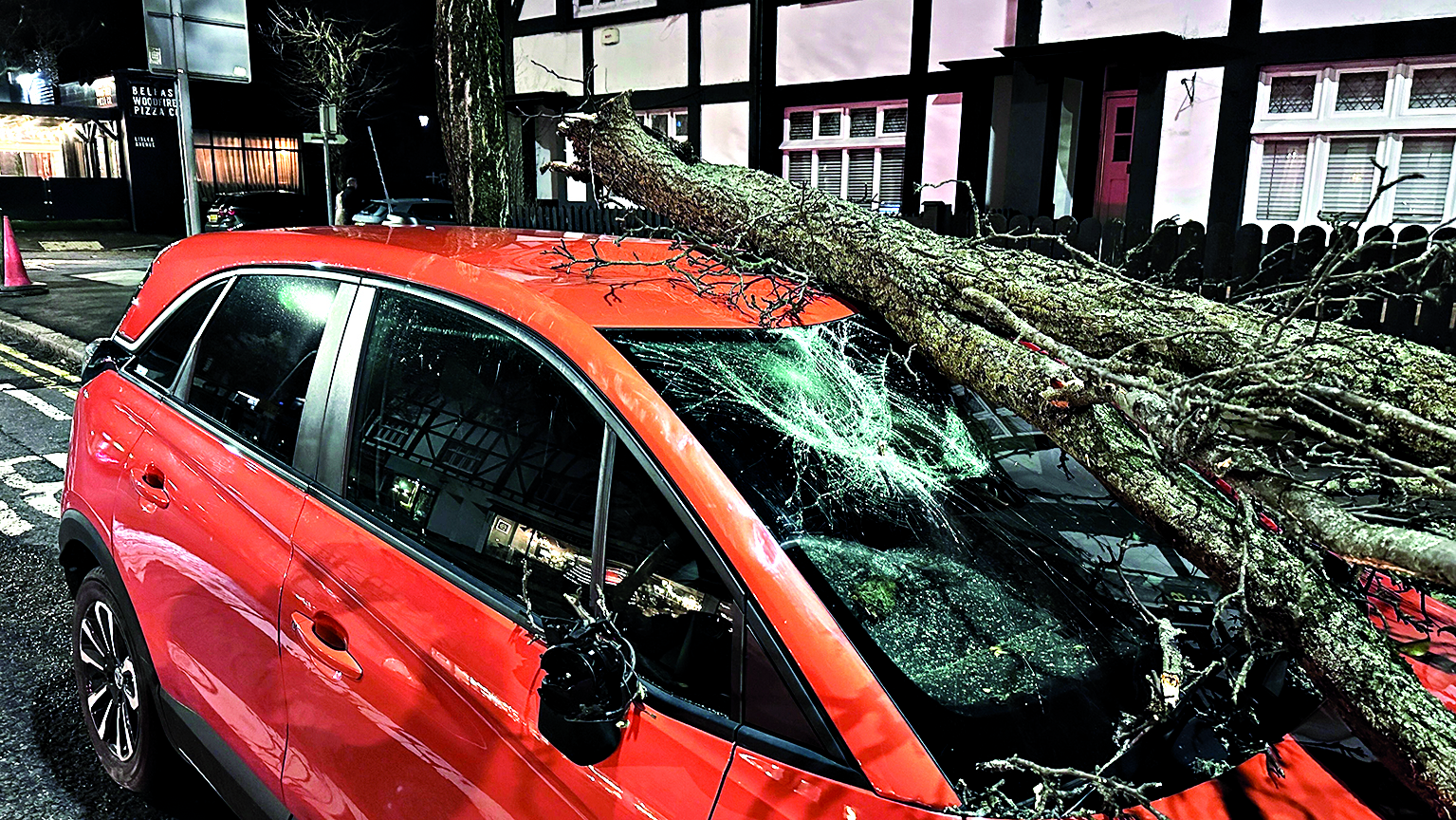 Storm Isha leaves thousands without power in UK & Ireland