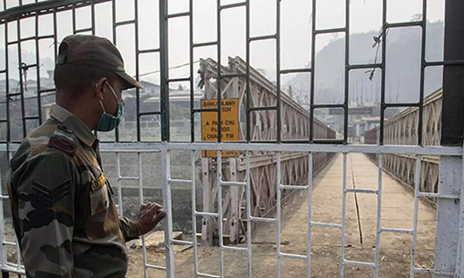 India sends back 184 Myanmar soldiers who fled to Mizoram