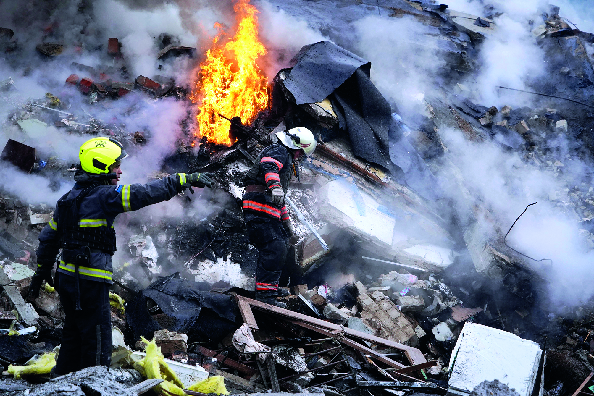Russian missiles target Ukrainian cities of Kyiv & Kharkiv; 5 killed