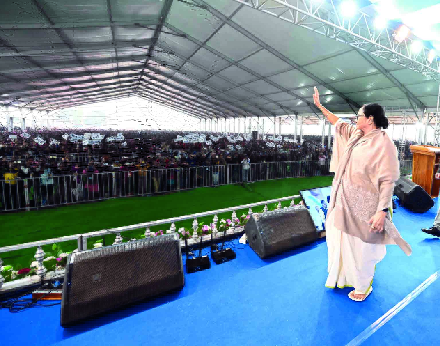 Mamata sustains forehead injury during return trip from Burdwan