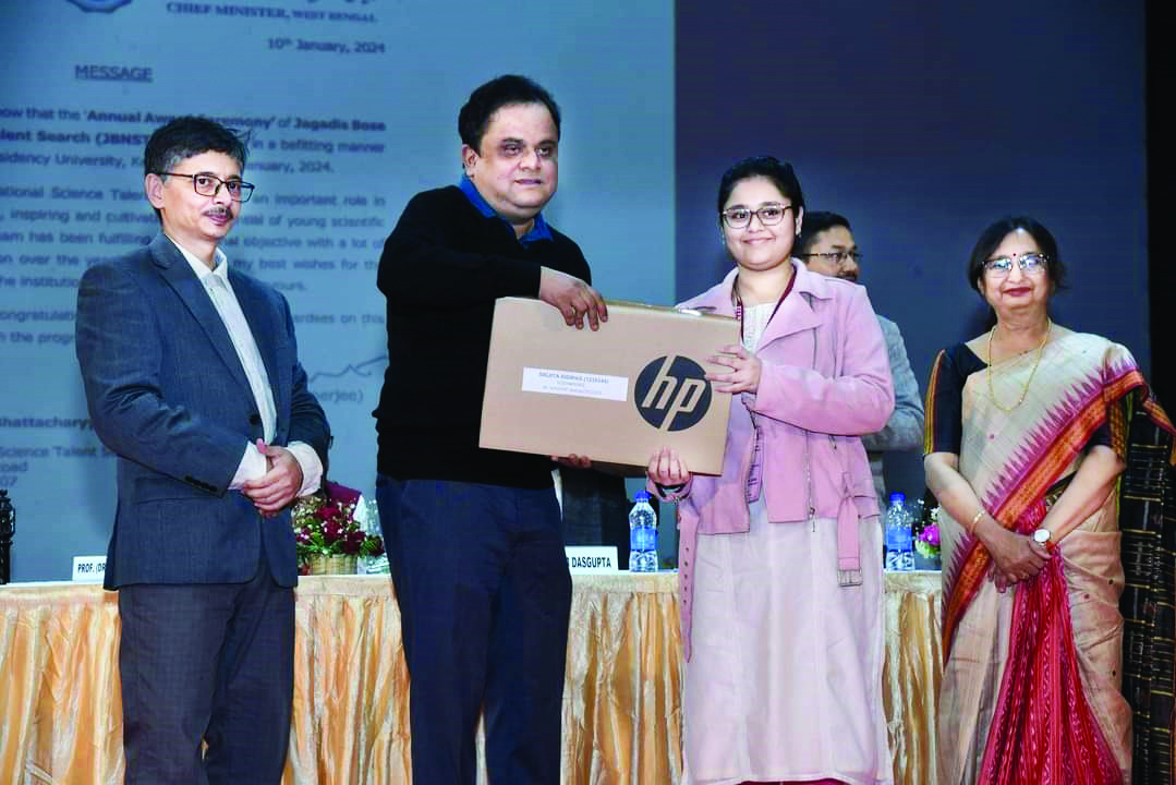 About 370 students get scholarships