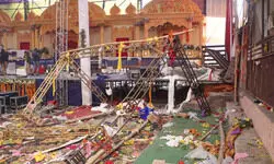 1 dead, 17 injured as stage collapses at Delhis Kalkaji temple 1 dead, 17 injured as stage collapses at Delhis Kalkaji temple
