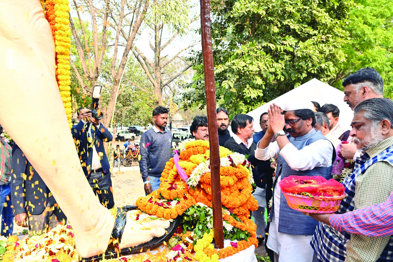 ‘I reside in your hearts’: ‘Untraceable’ Soren back in Ranchi as ED looms