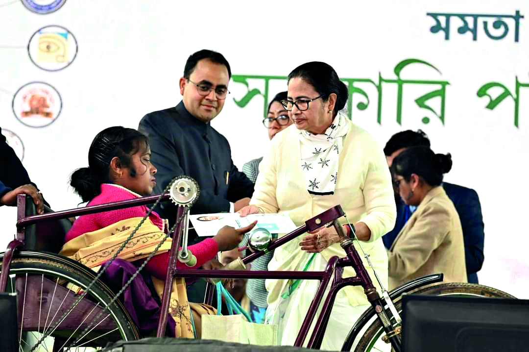 CM resolves problems of residents on way to distribution programme