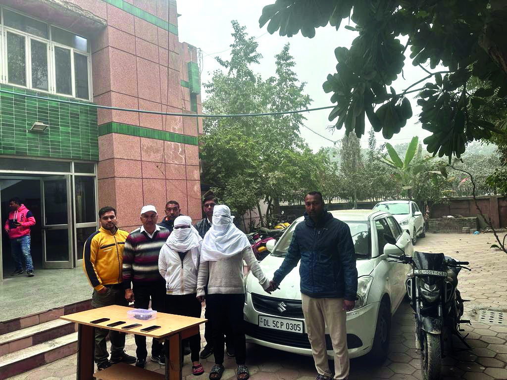 Two arrested for robbing cab driver using toy gun
