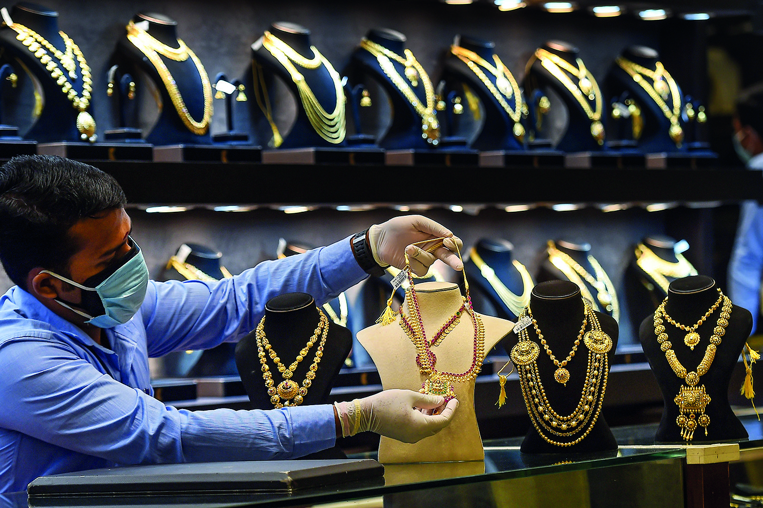 ‘India’s gold demand dips 3% to 747.5 tons in 2023 ‘India’s gold demand dips 3% to 747.5 tons in 2023