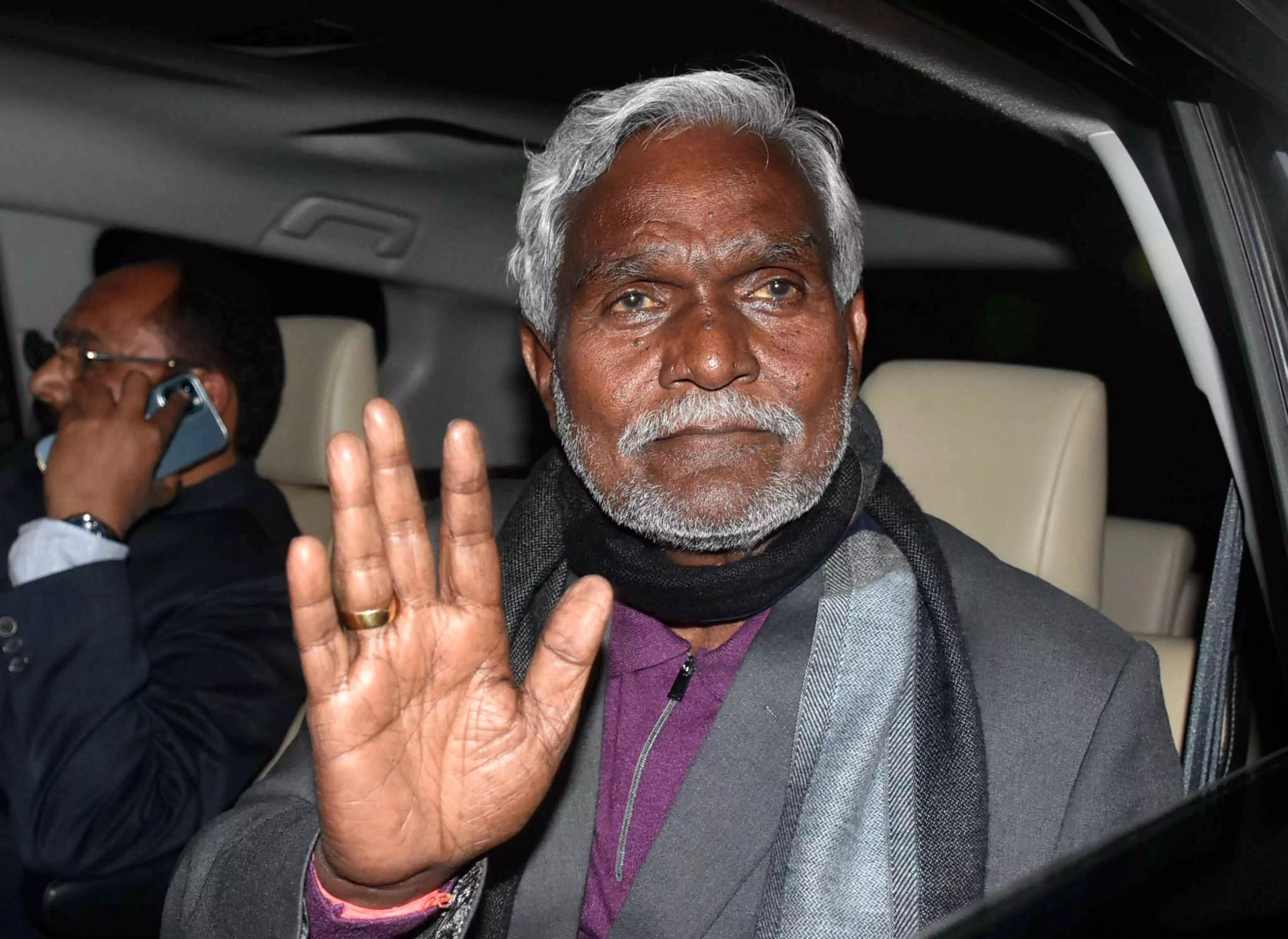 Amid political crisis in Jharkhand, JMM leader Champai Soren reaches Raj Bhavan to meet guv