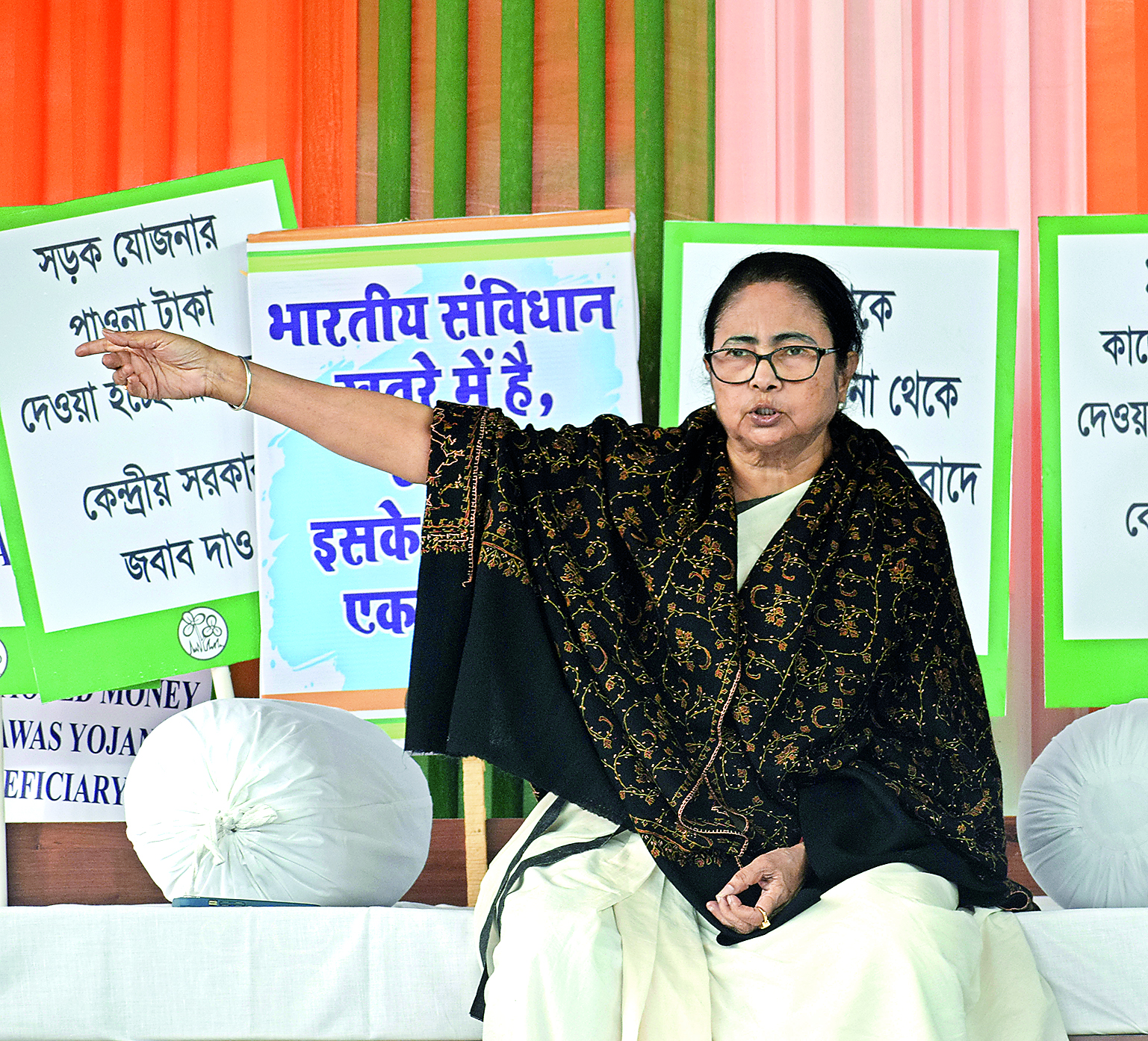 Burdwan: Mamata holds party review meet