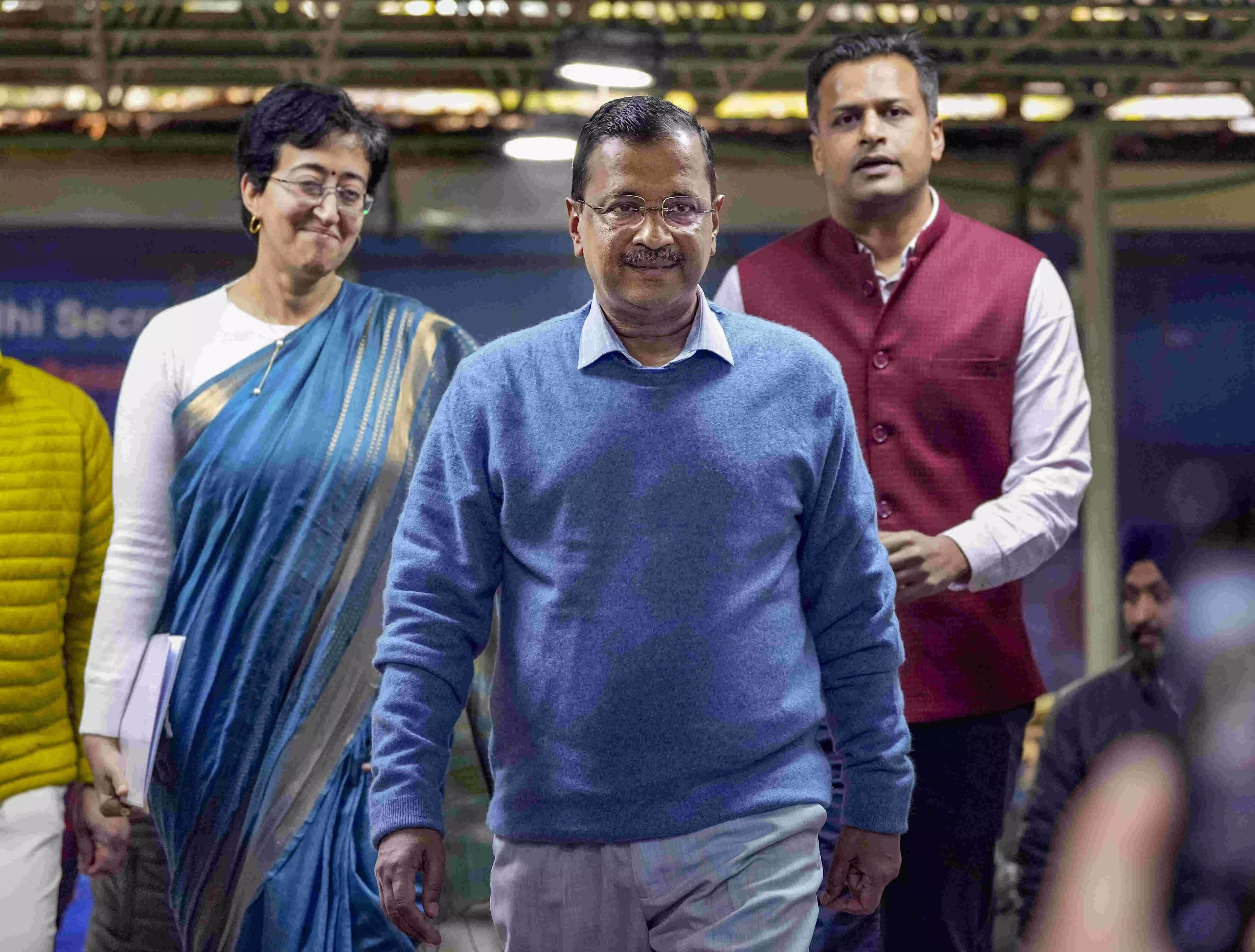 Delhi Police attempt to deliver notices   in MLA ‘poaching’ allegations