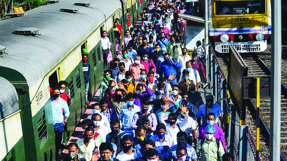 Platform of Bidhannagar Road Stn: ER pushes to free encroachment Platform of Bidhannagar Road Stn: ER pushes to free encroachment