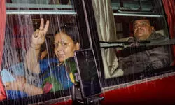 Jharkhand: JMM-led coalition MLAs reach Ranchi from Hyderabad ahead of trust vote
