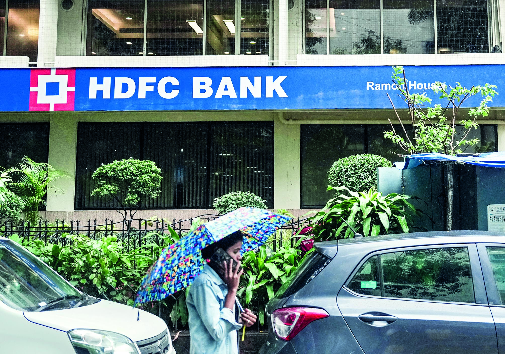 HDFC Bank to acquire 9.5% stake each in ICICI Bank and 5 others HDFC Bank to acquire 9.5% stake each in ICICI Bank and 5 others