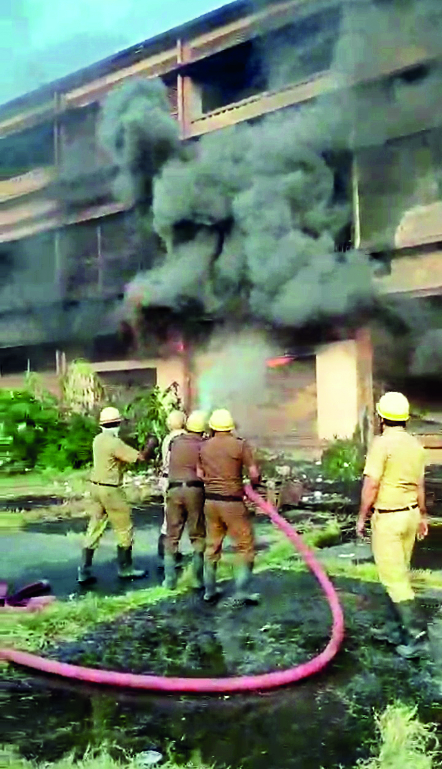 Major fire breaks out at building in Belgachia Major fire breaks out at building in Belgachia