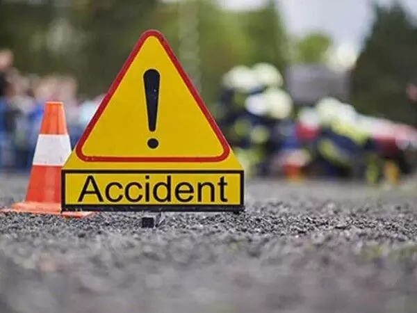 4 killed, 15 injured in road accident in West Bengals Raiganj