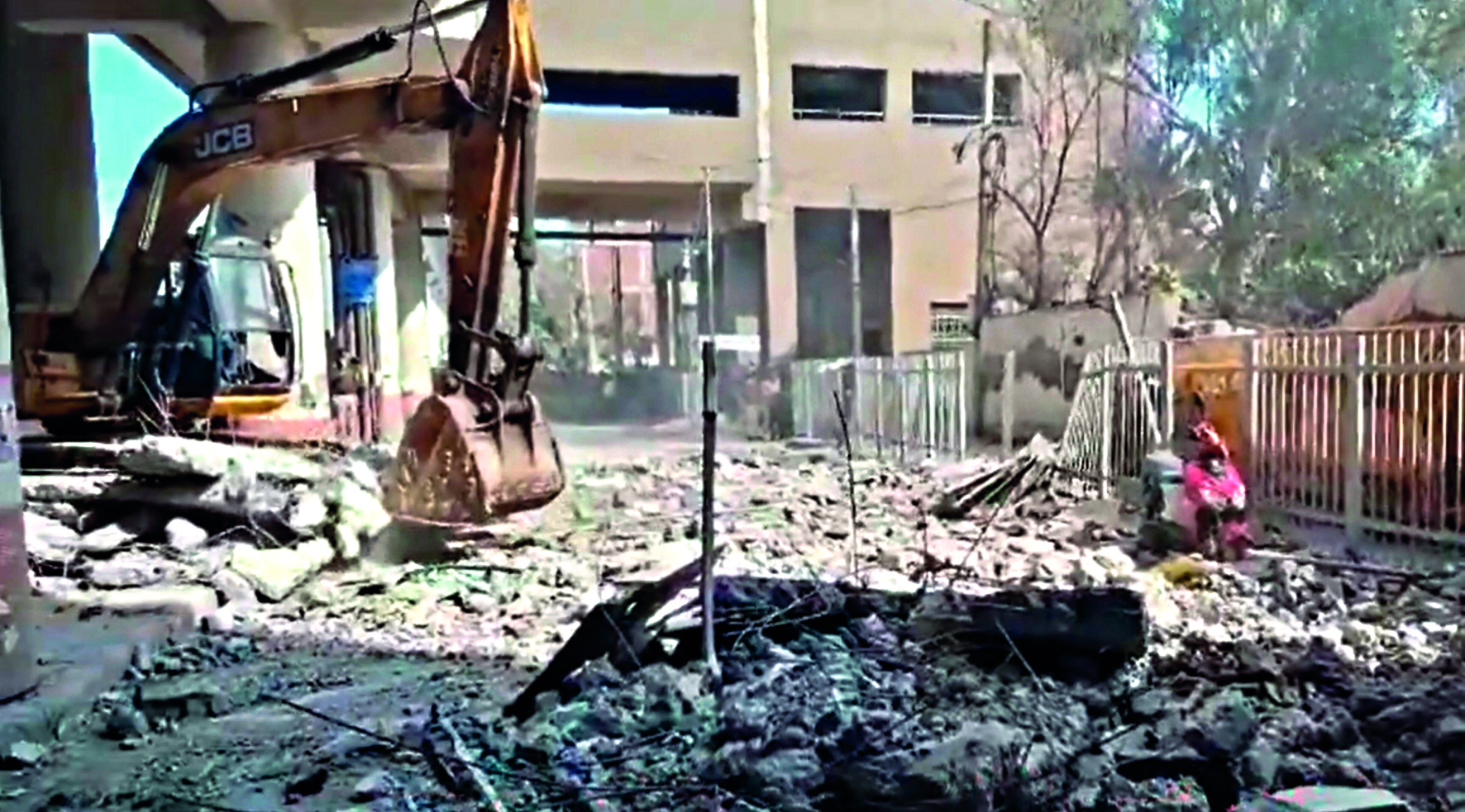 1 killed as part of Gokulpuri Metro Station wall, slab collapse 1 killed as part of Gokulpuri Metro Station wall, slab collapse