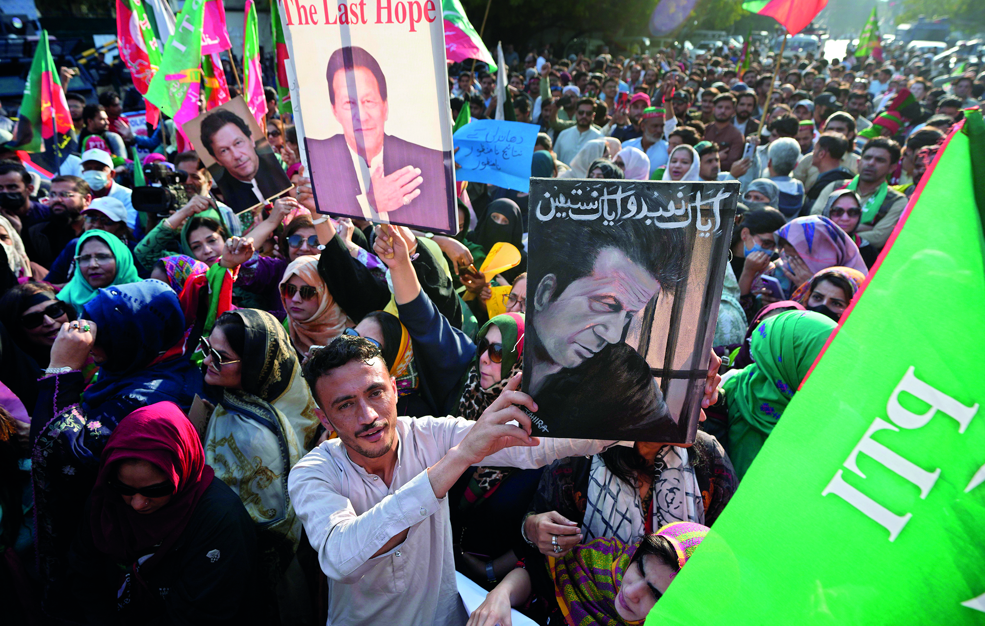 Imran-backed Independents top Pak polls