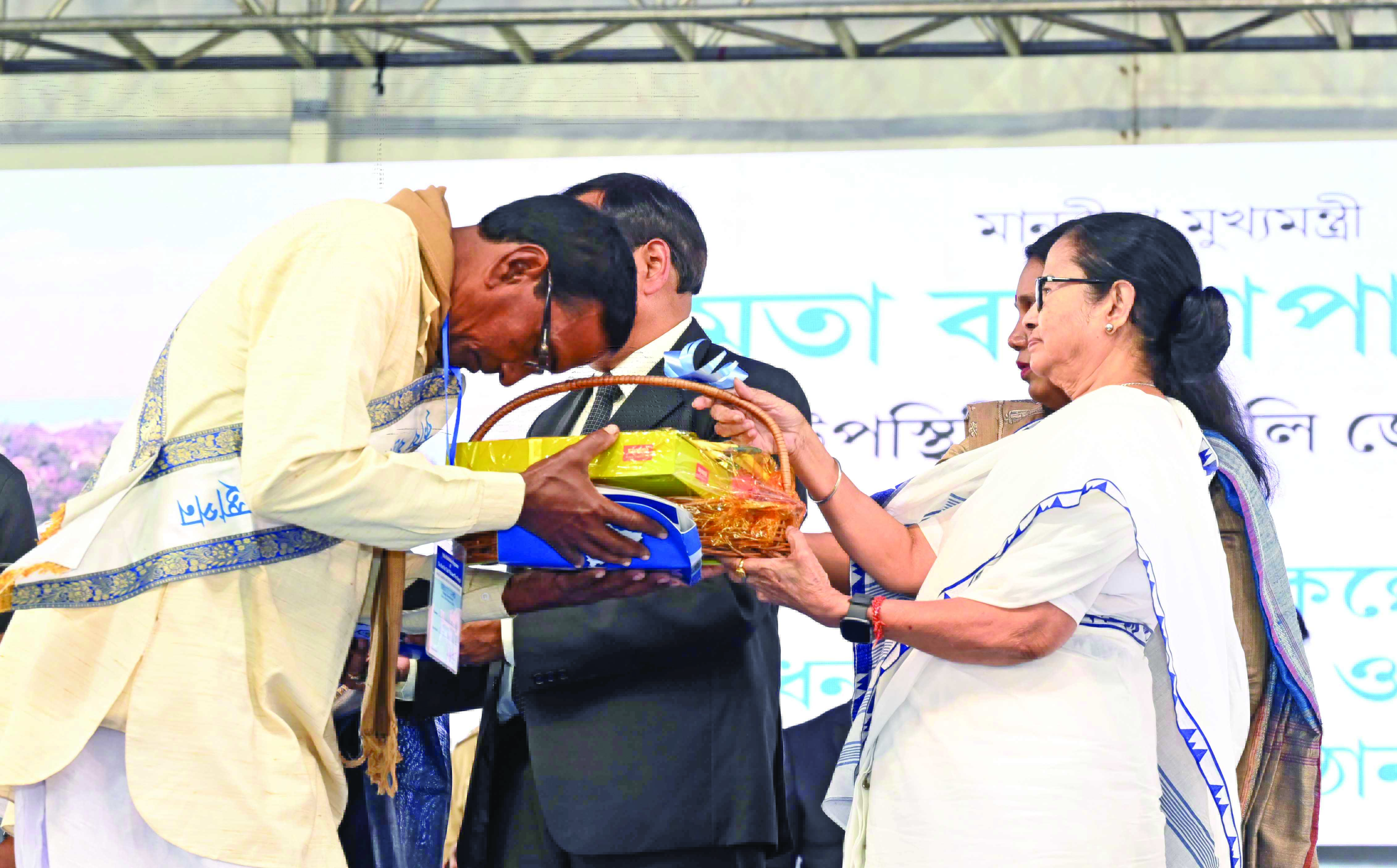 5 lakh people to be recruited by Bengal govt, says Mamata 5 lakh people to be recruited by Bengal govt, says Mamata