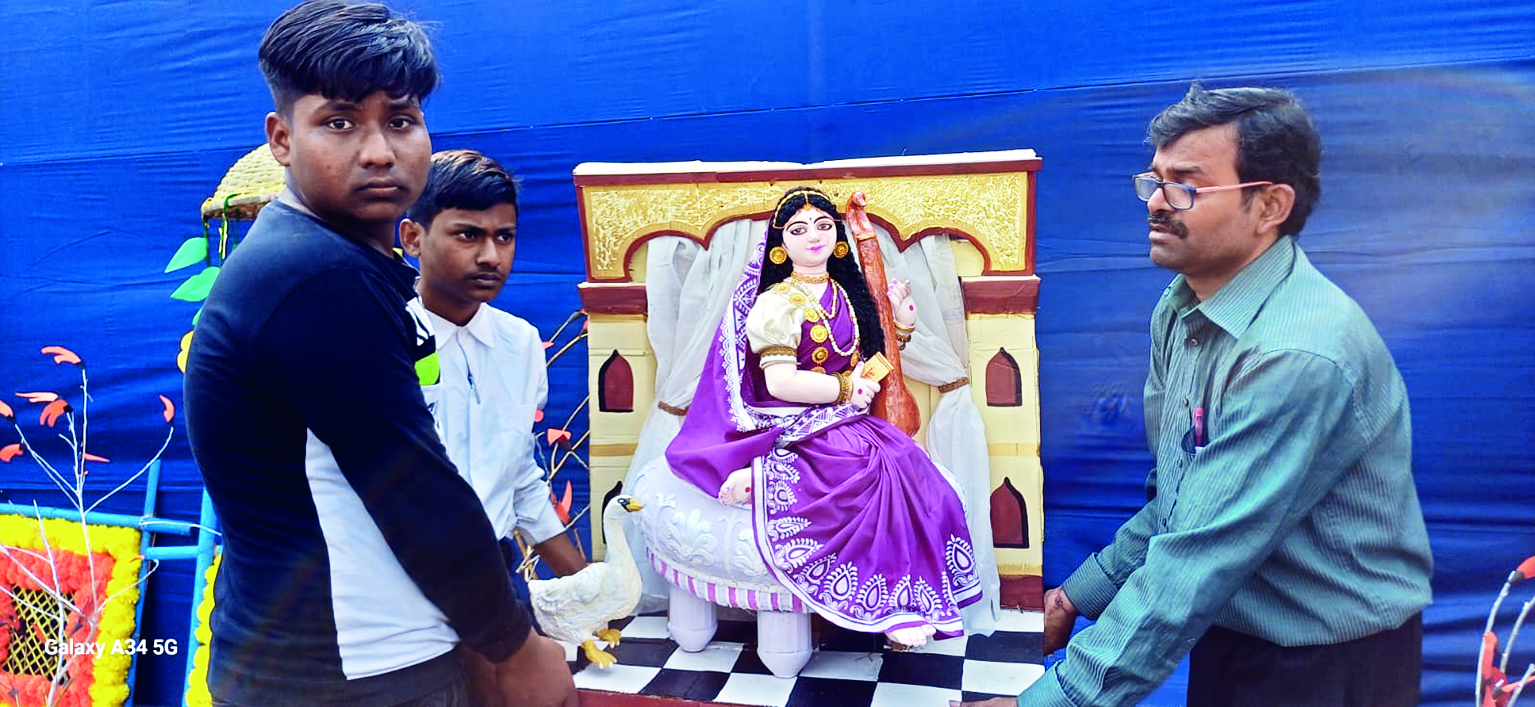 Class 10 student sculpts idol of Goddess Saraswati