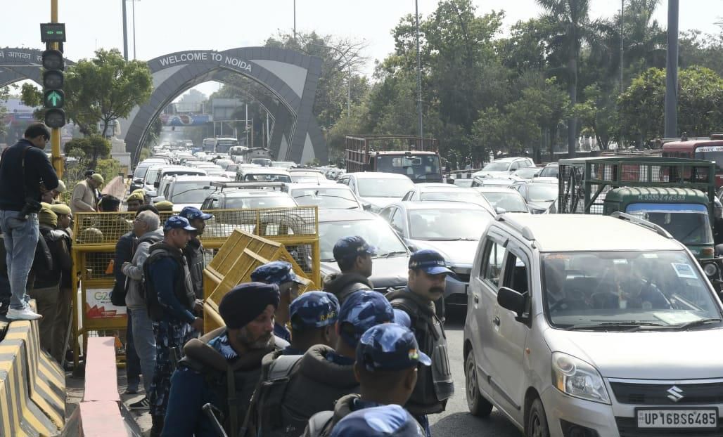 Farmers protest impacts traffic in Noida amid security checks at Delhi borders Farmers protest impacts traffic in Noida amid security checks at Delhi borders