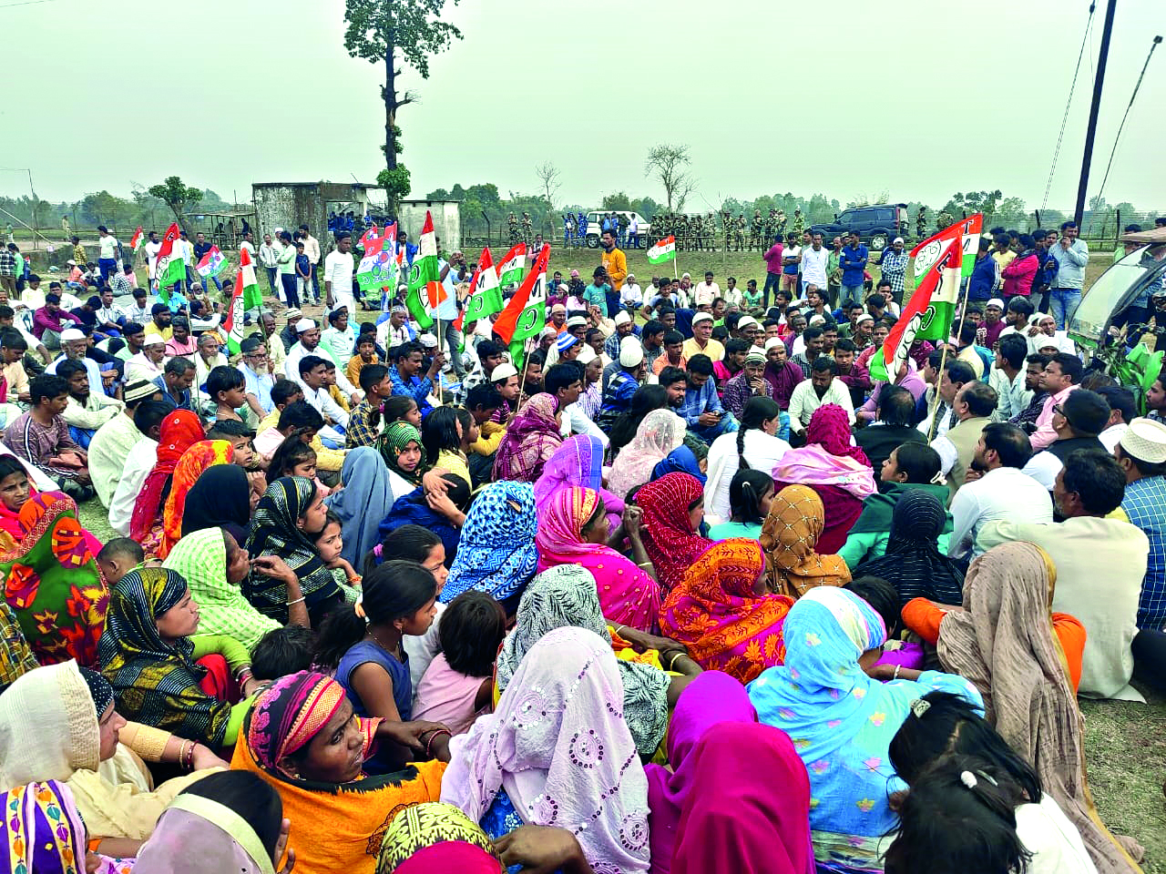 TMC leaders begin ‘indefinite dharna’ & agitation against BSF TMC leaders begin ‘indefinite dharna’ & agitation against BSF
