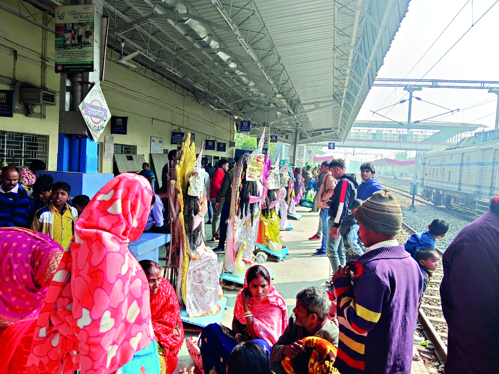 Brisk business for Raiganj artisans as idols make it to Bihar
