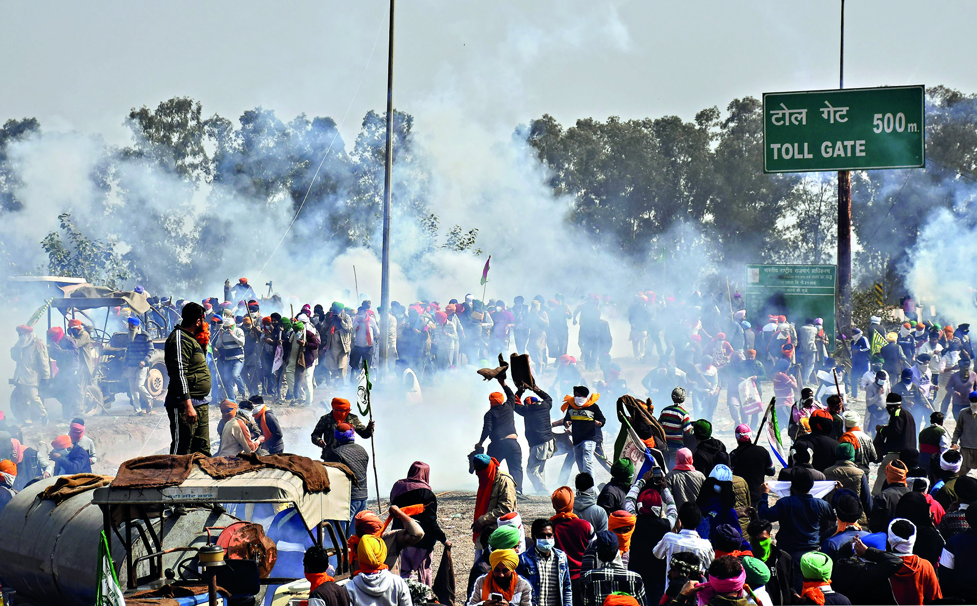 Rahul Gandhi speaks with injured farmer, slams Modi govt Rahul Gandhi speaks with injured farmer, slams Modi govt