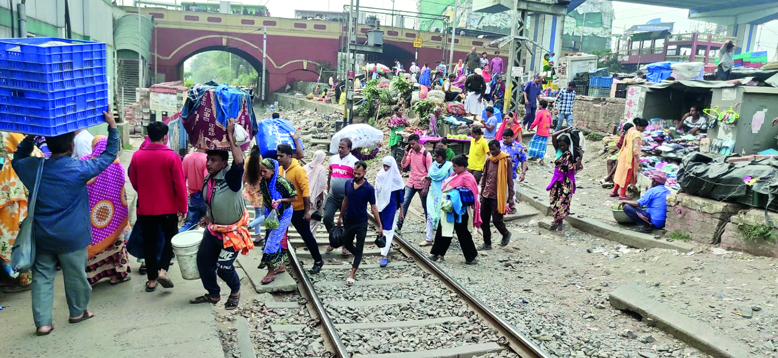 ‘1485 people died due to run over on Rly tracks’ B ‘1485 people died due to run over on Rly tracks’ B