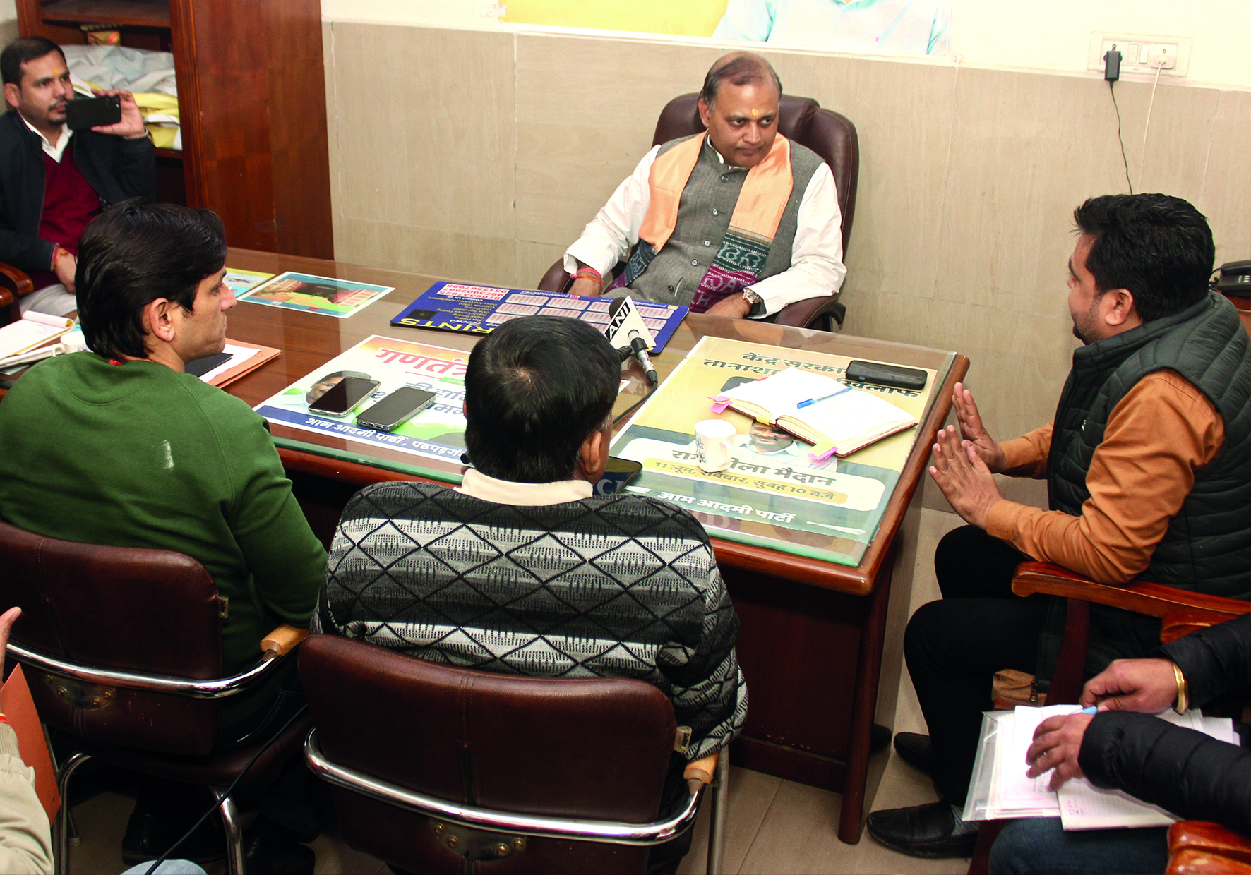 DJB V-C visits Patparganj to address sewerage woes DJB V-C visits Patparganj to address sewerage woes