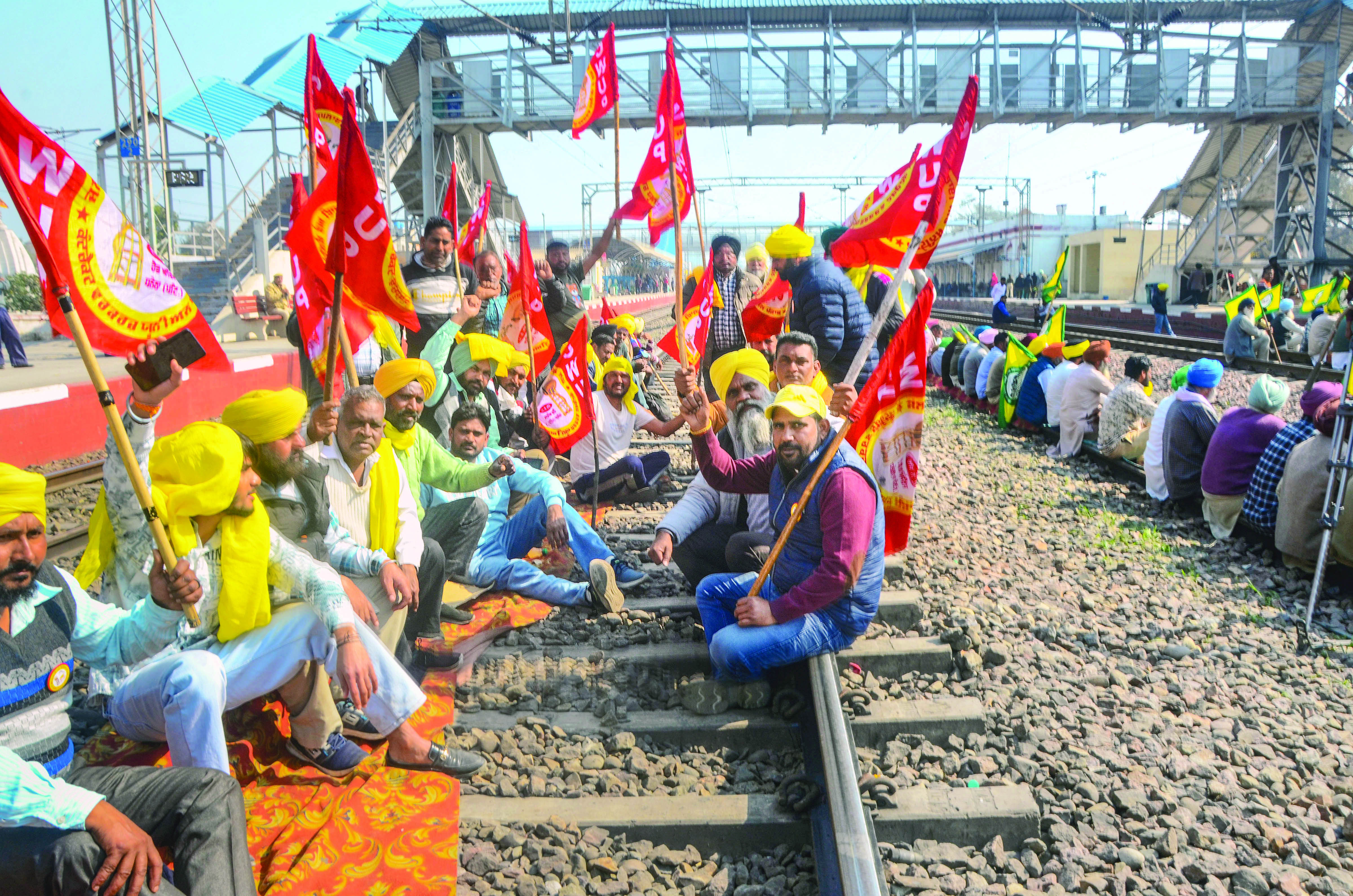 Negotiations resume: Farmers, ministers discuss solutions as protests continue