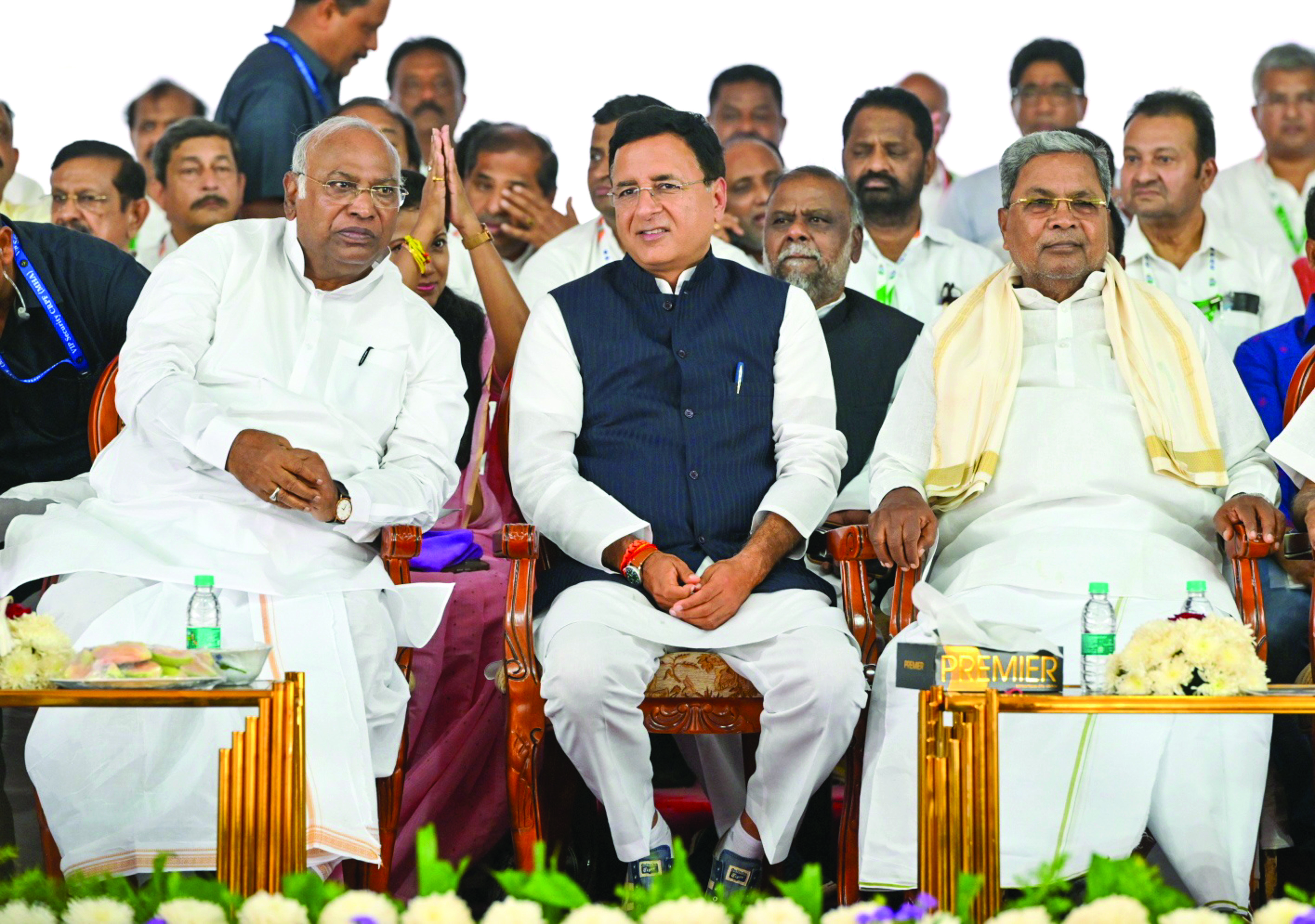 Modi leading the country to dictatorship, says Kharge