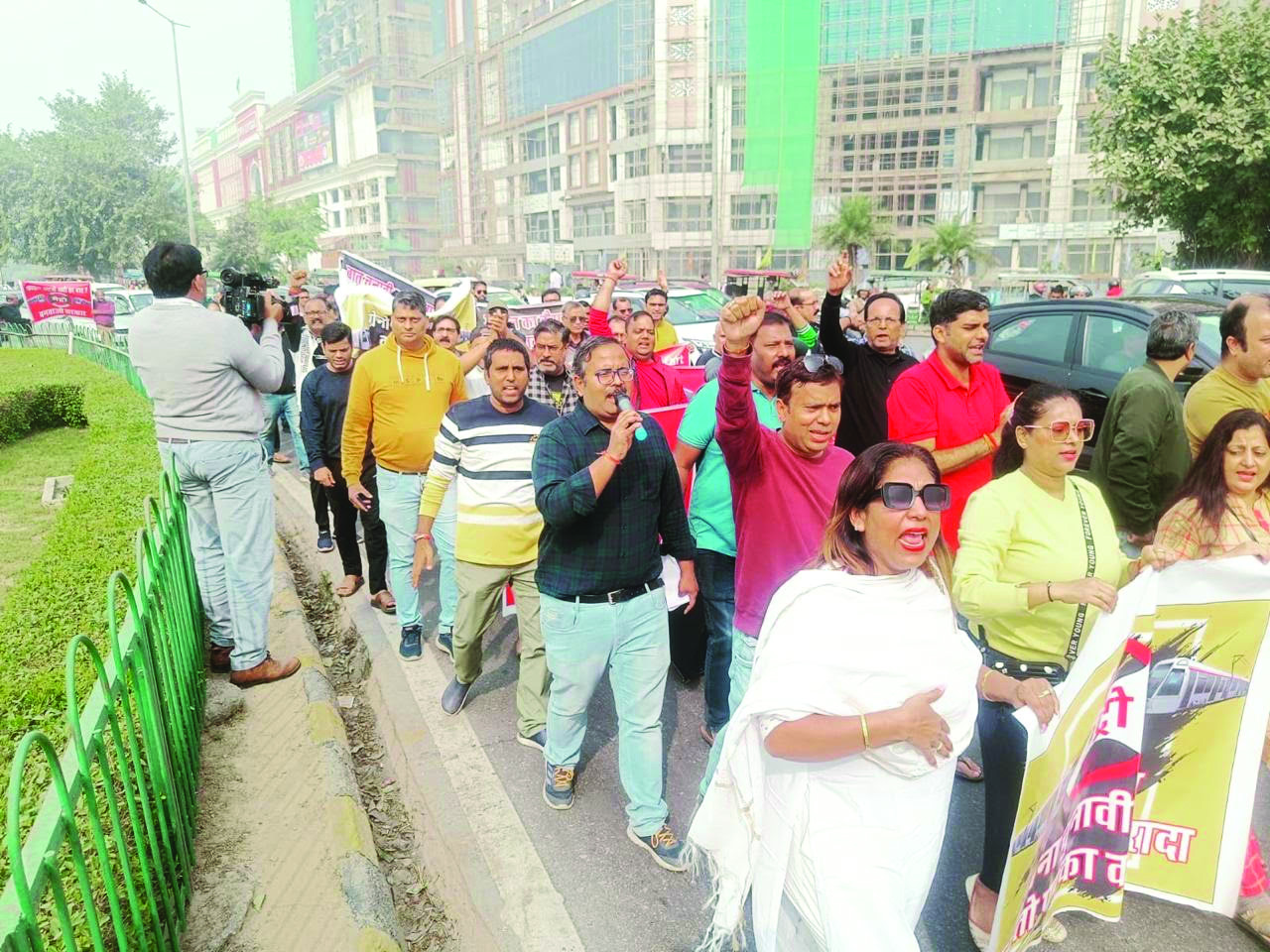 2 lakh homebuyers feel cheated by government