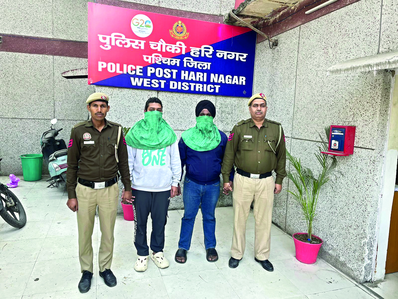 3 nabbed for selling stolen phones after changing IMEI numbers