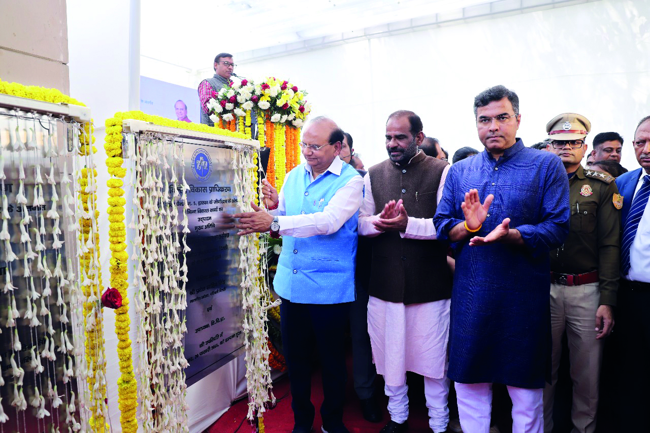 L-G inaugurates fountains at Dwarka
