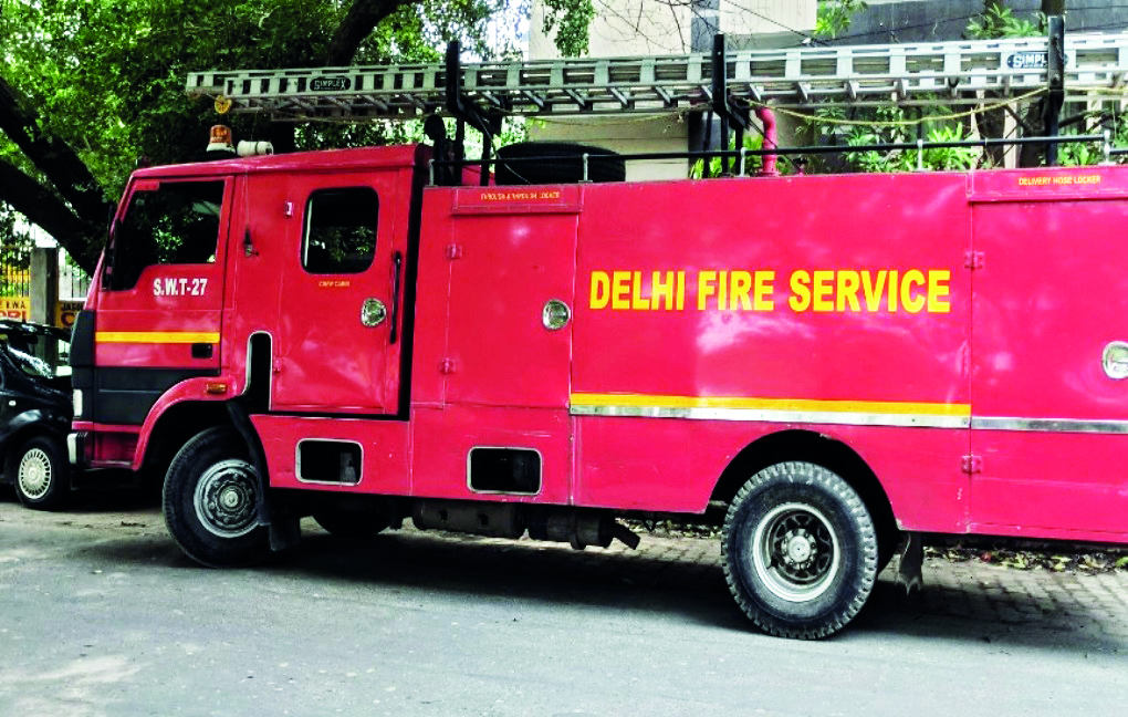 Elderly woman dies after she jumps off balcony to escape apartment fire