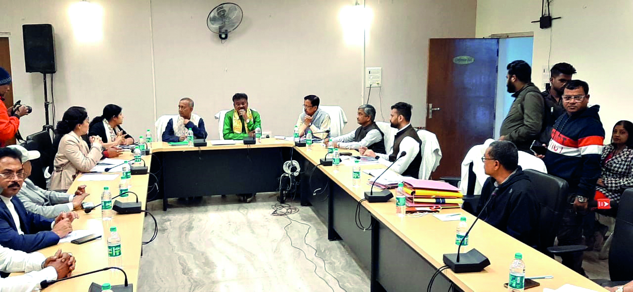 Take strict action against illegal constructions: Min