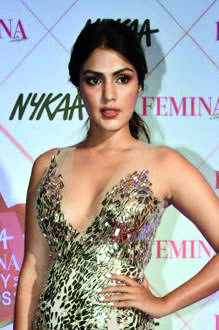 HC quashes LOCs against Rhea Chakraborty; says mere registration of FIR no reason to issue them