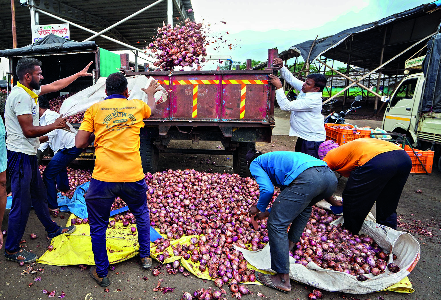 Govt allows 54,760 tonnes onion export to B’desh, Mauritius, Bahrain, Bhutan Govt allows 54,760 tonnes onion export to B’desh, Mauritius, Bahrain, Bhutan