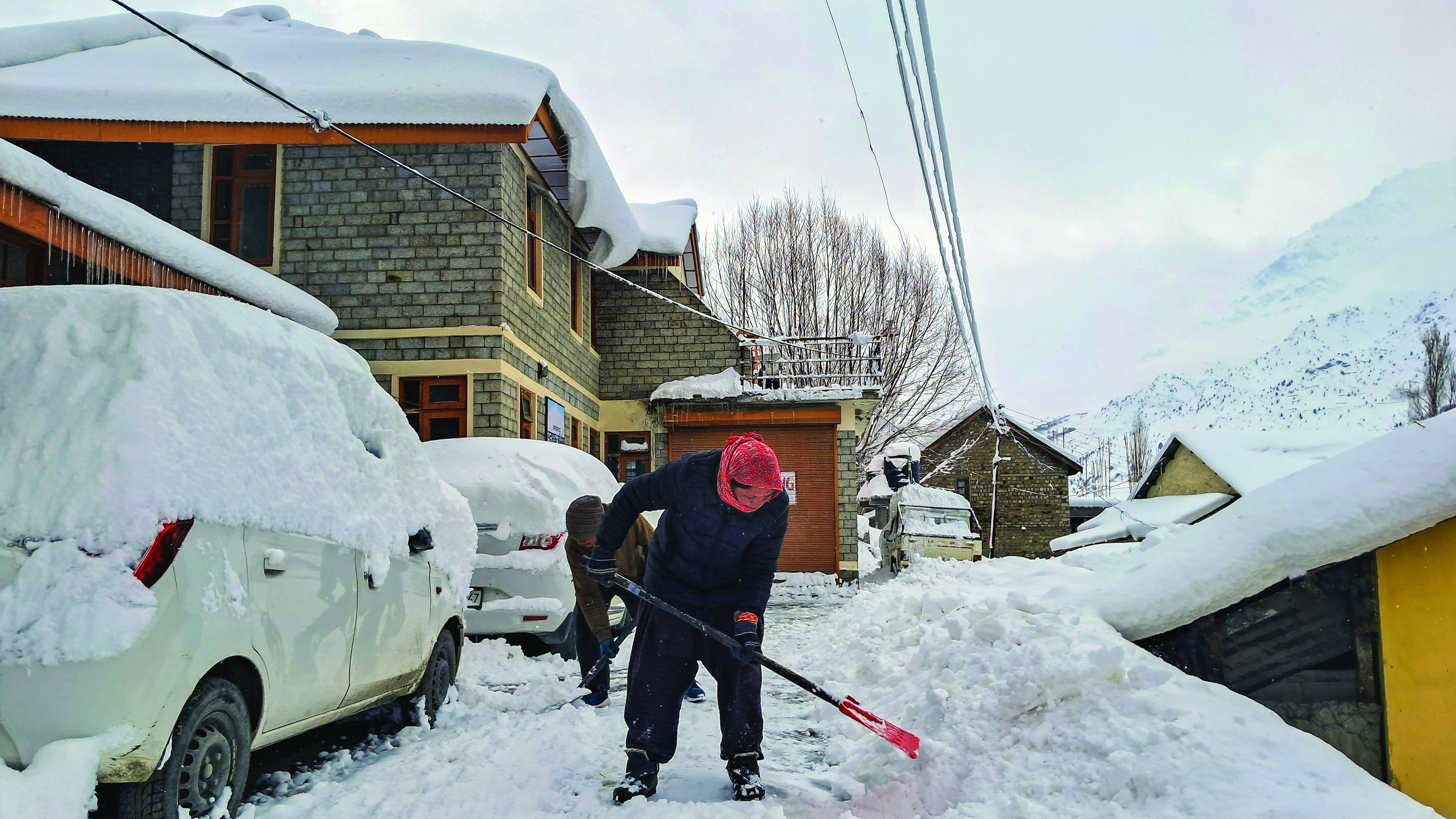 Cold wave continues in Himachal, 356 roads blocked Cold wave continues in Himachal, 356 roads blocked
